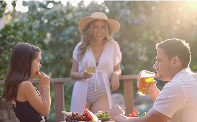 Enjoy unlimited food and beverage during your day at Discovery Cove Orlando
