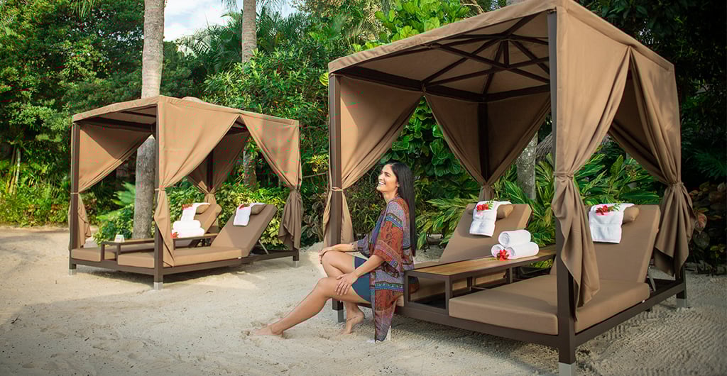 Discovery Cove Day Beds
